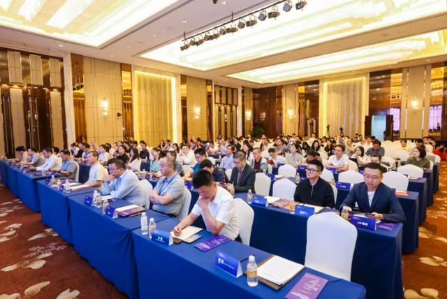 23PPT - 未来职场：替代你的不是AI，而是善用AI的人